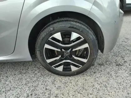 Photo 9 Peugeot 208  1.2 Hybrid 100ch Allure e-DCS6