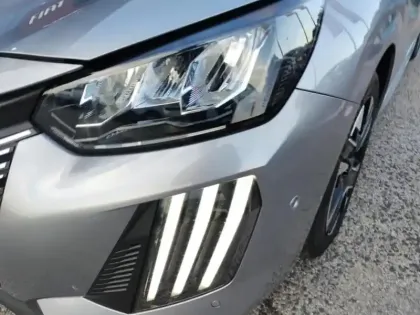 Photo 7 Peugeot 208  1.2 Hybrid 100ch Allure e-DCS6