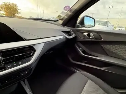 Photo 12 BMW Serie 1 Série 1 118iA 136ch Business Design DKG7