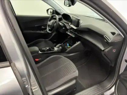 Photo 7 Peugeot 2008  e- 136ch Style