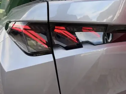 Photo 7 Peugeot 3008  1.2 Hybrid 136ch GT e-DCS6