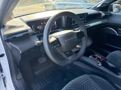 Photo 11 Lancia Ypsilon  1.2 Ibrida 100ch LX eDCT6