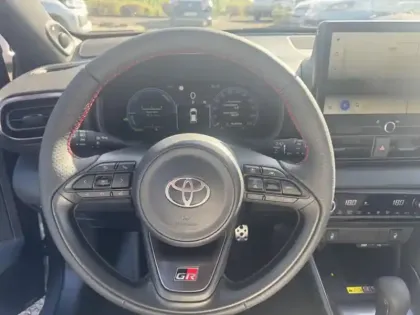 Photo 14 Toyota Yaris Hybride 130h GR SPORT