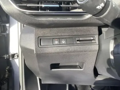 Photo 26 Peugeot 3008 Hybrid 136 e-DCS6 GT