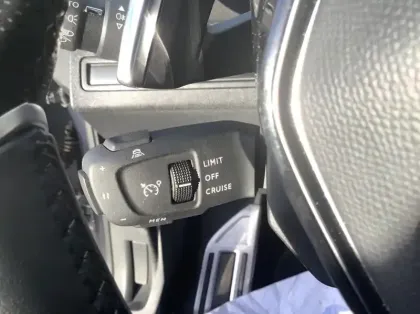 Photo 22 Peugeot 3008 Hybrid 136 e-DCS6 GT