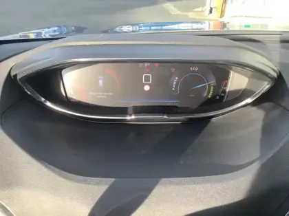 Photo 13 Peugeot 3008 Hybrid 136 e-DCS6 GT