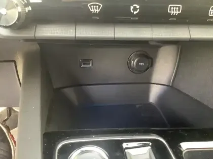 Photo 20 Peugeot 3008 Hybrid 136 e-DCS6 GT