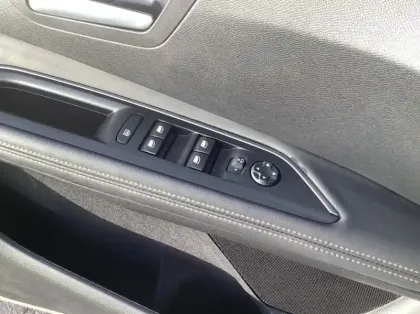 Photo 16 Peugeot 3008 Hybrid 136 e-DCS6 GT