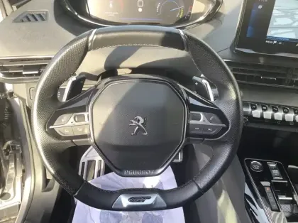 Photo 17 Peugeot 3008 Hybrid 136 e-DCS6 GT