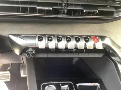 Photo 15 Peugeot 3008 Hybrid 136 e-DCS6 GT