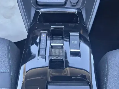 Photo 10 Citroën C4 e- 136 ch Automatique