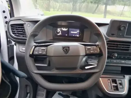 Photo 8 Peugeot Expert  FGN M BLUEHDI 145 S&S EAT8