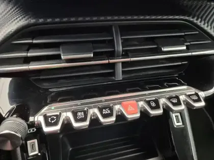 Photo 29 Peugeot 2008  Electrique 136 ch