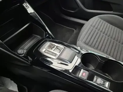 Photo 27 Peugeot 2008  Electrique 136 ch