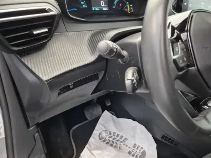 Photo 37 Peugeot 2008  Electrique 136 ch