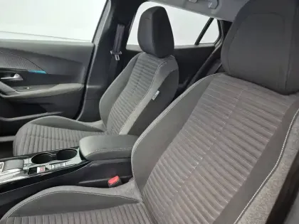 Photo 23 Peugeot 2008  Electrique 136 ch