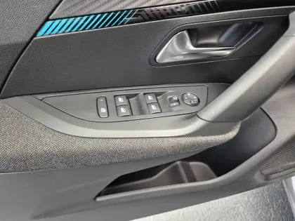 Photo 36 Peugeot 2008  Electrique 136 ch