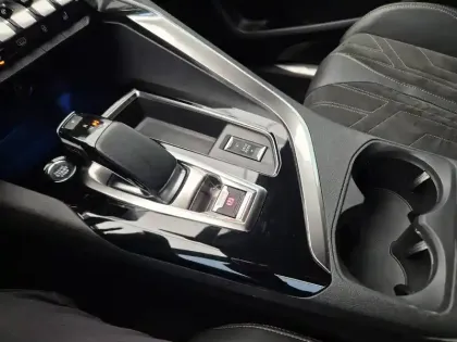 Photo 27 Peugeot 3008  Hybrid 225 e-EAT8