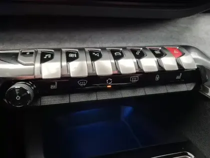 Photo 29 Peugeot 3008  Hybrid 225 e-EAT8