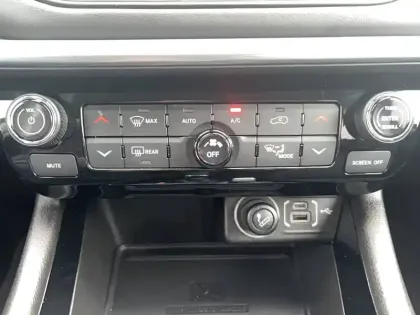 Photo 61 Jeep Compass  1.3 GSE T4 190 ch PHEV AT6 4xe eAWD