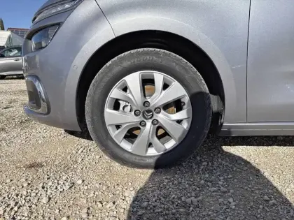 Photo 10 Citroën C4  Spacetourer PureTech 130 S&S