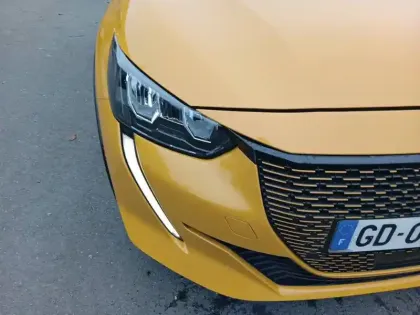 Photo 15 Peugeot 208  Electrique 50 kWh 136ch