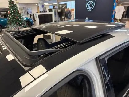 Photo 25 Peugeot 408  Electrique 58 kWh 210ch