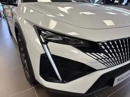 Photo 15 Peugeot 408  Electrique 58 kWh 210ch