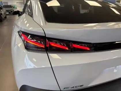 Photo 42 Peugeot 408  Electrique 58 kWh 210ch
