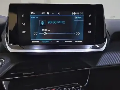 Photo 38 Peugeot 208  BlueHDi 100 S&S BVM6