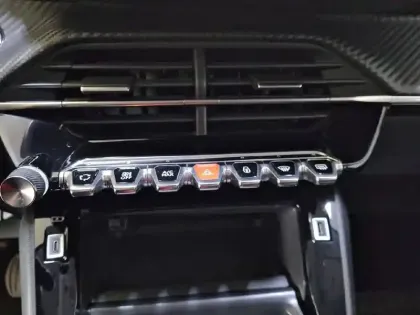 Photo 43 Peugeot 208  BlueHDi 100 S&S BVM6