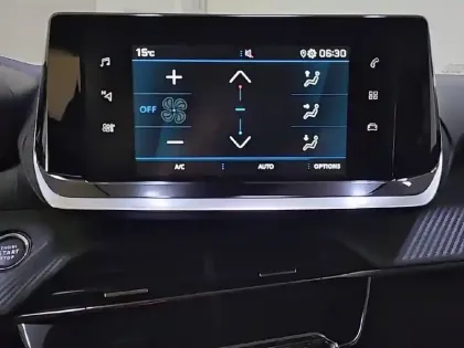 Photo 39 Peugeot 208  BlueHDi 100 S&S BVM6