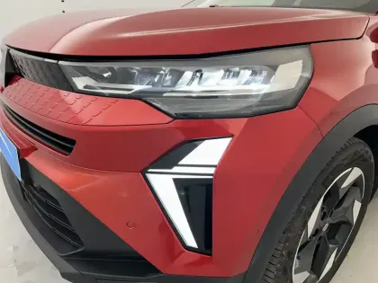 Photo 23 Renault Captur  E-Tech full hybrid 145 ch