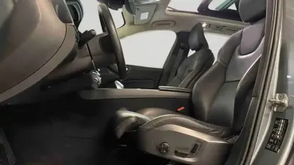 Photo 14 Volvo Xc60  T8 Twin Engine 303 ch + 87 ch Geartronic 8