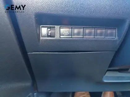 Photo 40 Peugeot 2008  PureTech 100 S&S BVM6