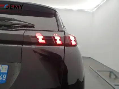 Photo 21 Peugeot 2008  BlueHDi 130 S&S EAT8