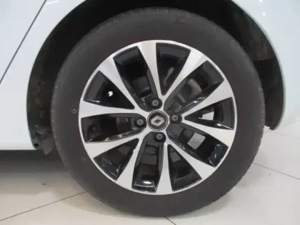 Photo 6 Renault Clio  E-Tech 140