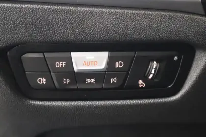 Photo 33 BMW Serie 3 Touring 330e 292 ch BVA8