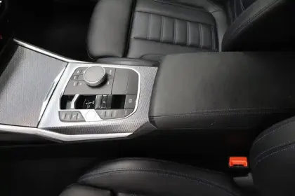 Photo 19 BMW Serie 3 Touring 330e 292 ch BVA8