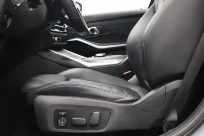 Photo 27 BMW Serie 3 Touring 330e 292 ch BVA8