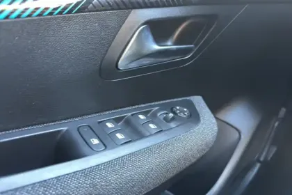 Photo 100 Peugeot 208  PureTech 100 S&S BVM6