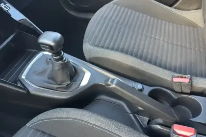 Photo 75 Peugeot 208  PureTech 100 S&S BVM6