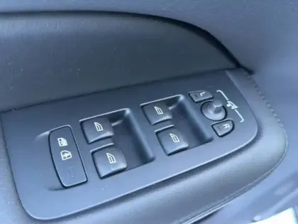 Photo 17 Volvo V60  T6 AWD Hybride Rechargeable 253 ch + 145 ch Geartronic 8