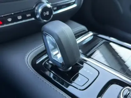 Photo 40 Volvo V60  T6 AWD Hybride Rechargeable 253 ch + 145 ch Geartronic 8