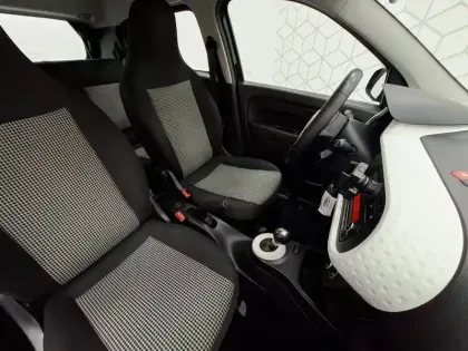 Photo 25 Renault Twingo  III E-Tech