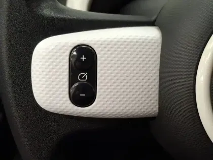 Photo 32 Renault Twingo  III E-Tech