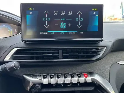 Photo 17 Peugeot 3008  Hybrid 225 e-EAT8