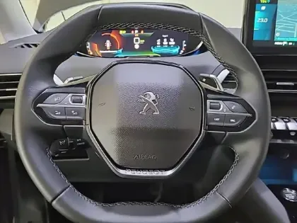 Photo 32 Peugeot 3008  Hybrid 225 e-EAT8