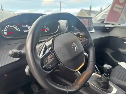 Photo 8 Peugeot 208  PureTech 100 S&S BVM6