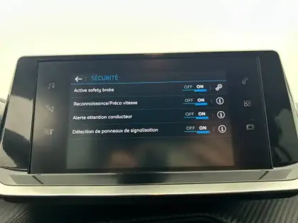 Photo 71 Peugeot 208  PureTech 100 S&S BVM6